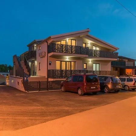 Natalija Apartment *