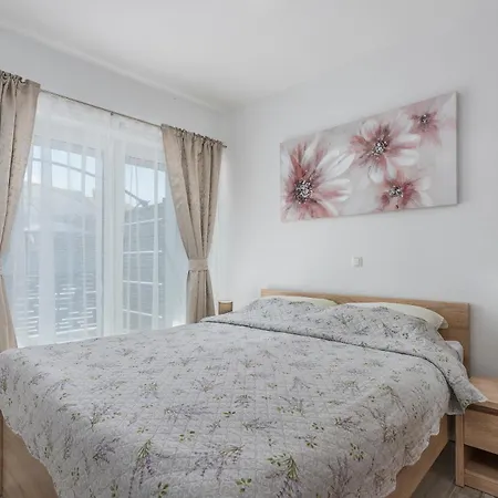 Natalija Apartamento *