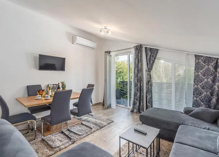 Natalija Apartamento *